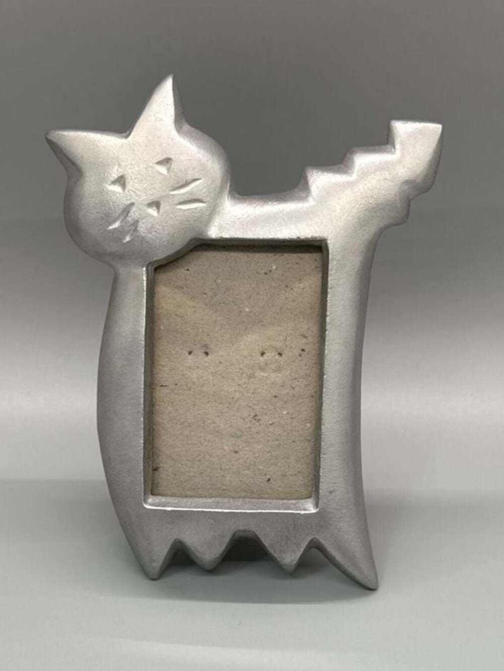 Vtg Furio Matte Silver Tone Abstract Cat Shaped Mini Picture Frame 2x3 Taiwan